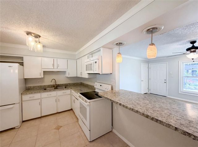 505 OAK DRIVE, Tavares, FL 32778