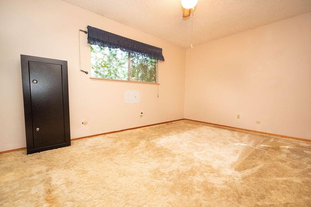 1534 W Canary Drive, Visalia, CA 93291