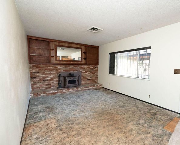 1534 W Canary Drive, Visalia, CA 93291