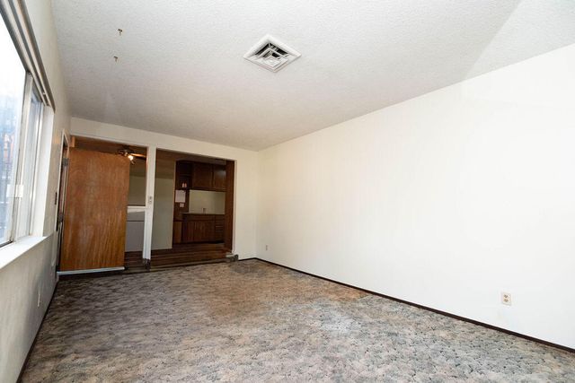 1534 W Canary Drive, Visalia, CA 93291