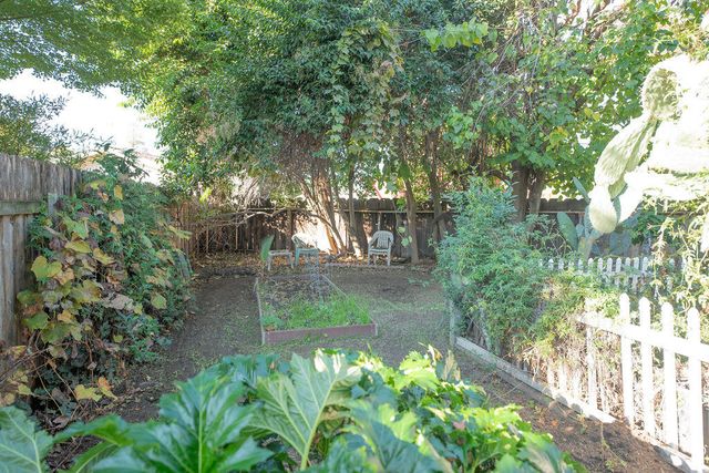 1534 W Canary Drive, Visalia, CA 93291