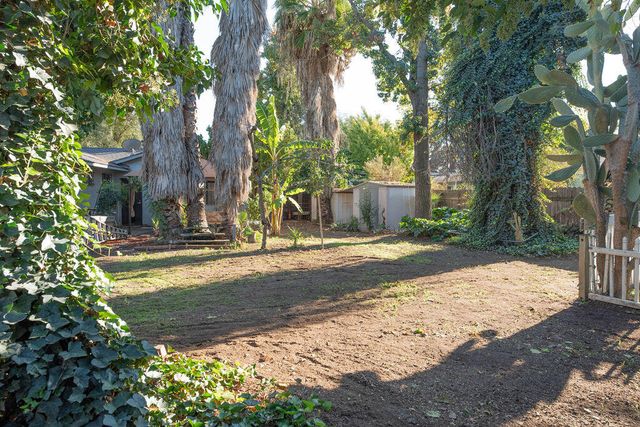 1534 W Canary Drive, Visalia, CA 93291