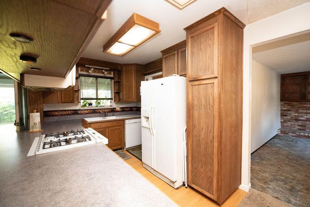 1534 W Canary Drive, Visalia, CA 93291