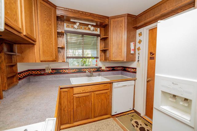 1534 W Canary Drive, Visalia, CA 93291