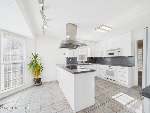 3805 Bigelow Dr, Jeffersontown, KY 40299