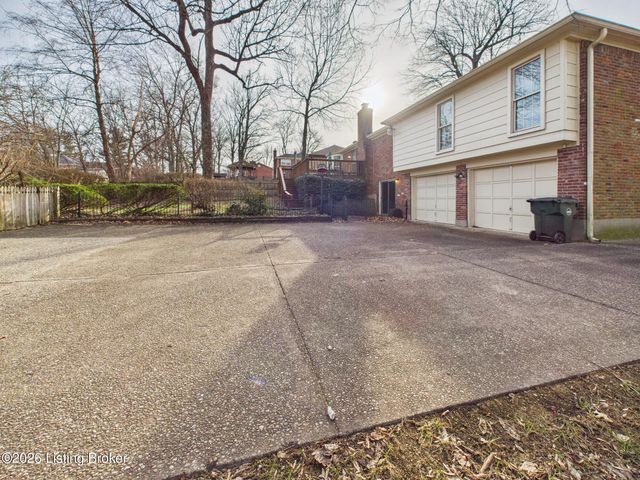 3805 Bigelow Dr, Jeffersontown, KY 40299