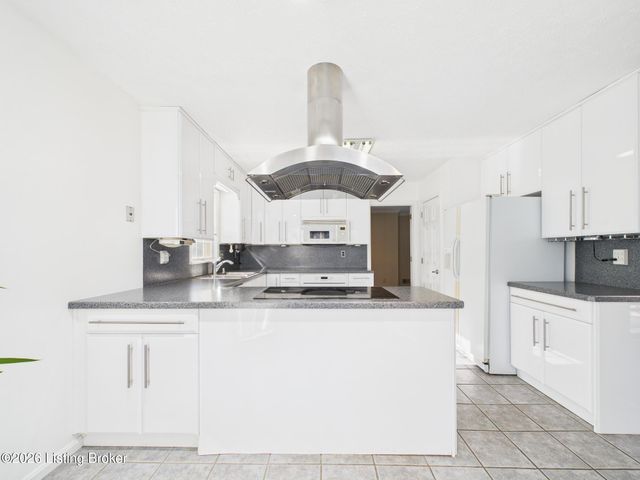 3805 Bigelow Dr, Jeffersontown, KY 40299