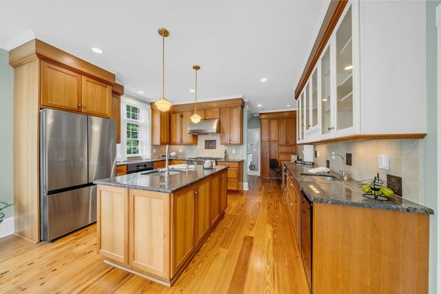 49 Abbot St, Andover, MA 01810