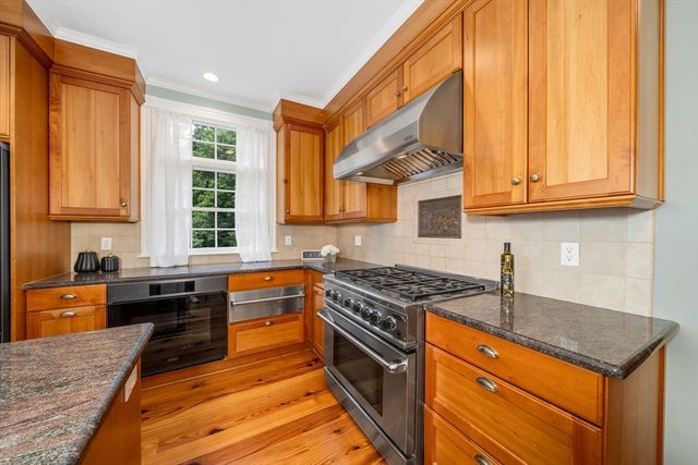 49 Abbot St, Andover, MA 01810