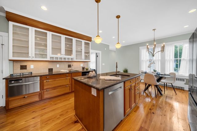 49 Abbot St, Andover, MA 01810