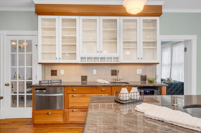 49 Abbot St, Andover, MA 01810
