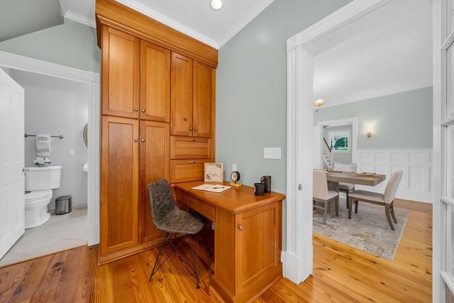 49 Abbot St, Andover, MA 01810