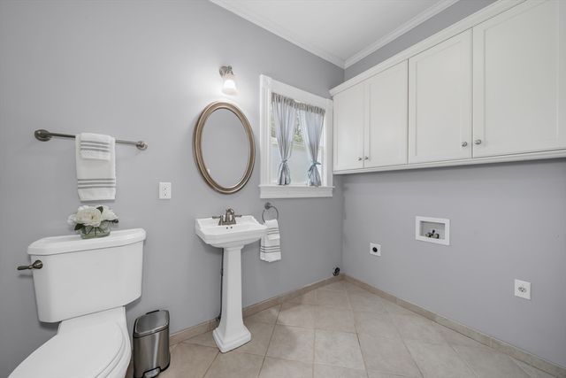 49 Abbot St, Andover, MA 01810