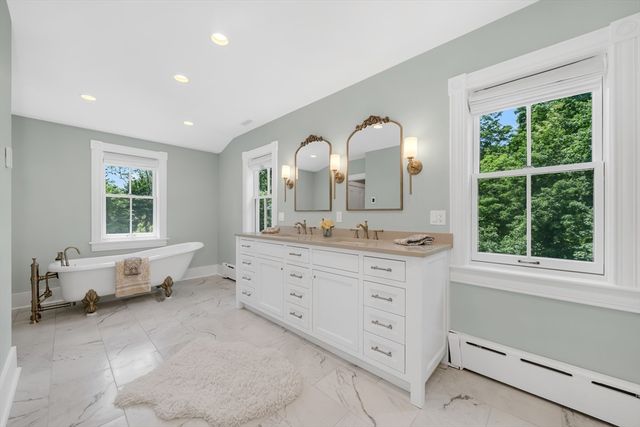 49 Abbot St, Andover, MA 01810