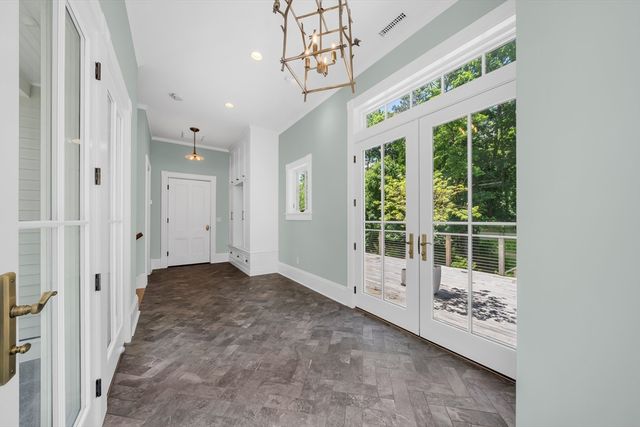 49 Abbot St, Andover, MA 01810