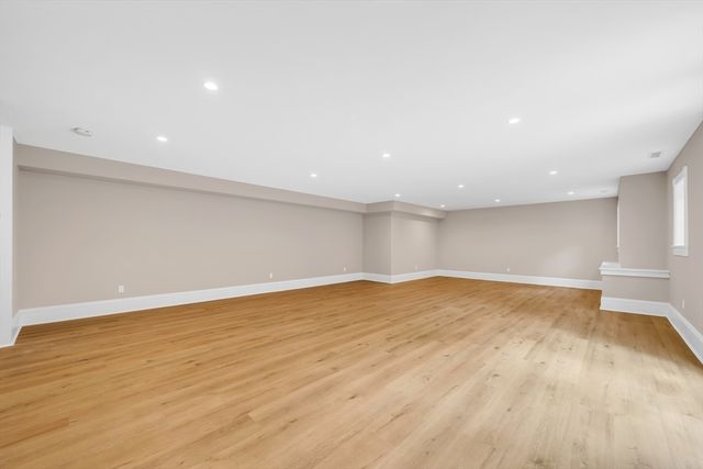 49 Abbot St, Andover, MA 01810