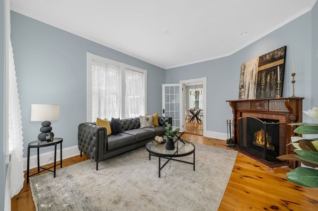 49 Abbot St, Andover, MA 01810