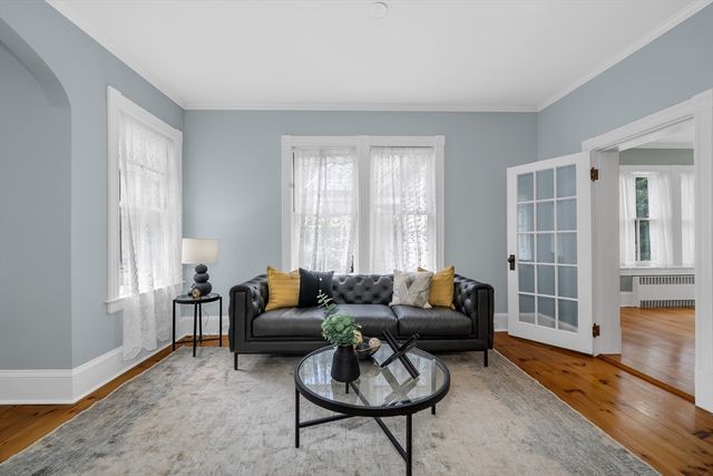 49 Abbot St, Andover, MA 01810