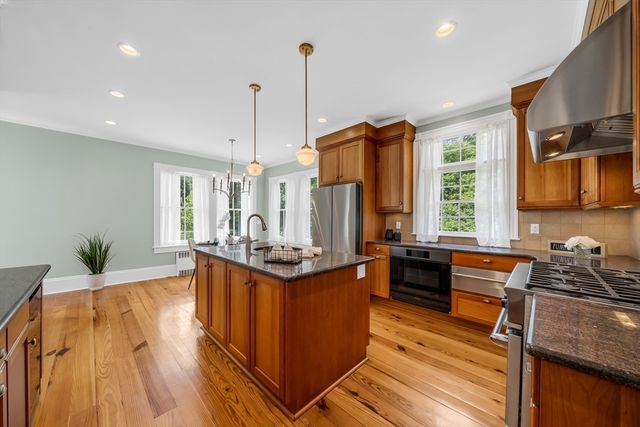 49 Abbot St, Andover, MA 01810