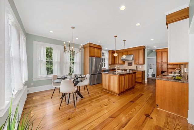 49 Abbot St, Andover, MA 01810