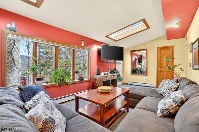 21 Ulster St, West Milford Twp., NJ 07480