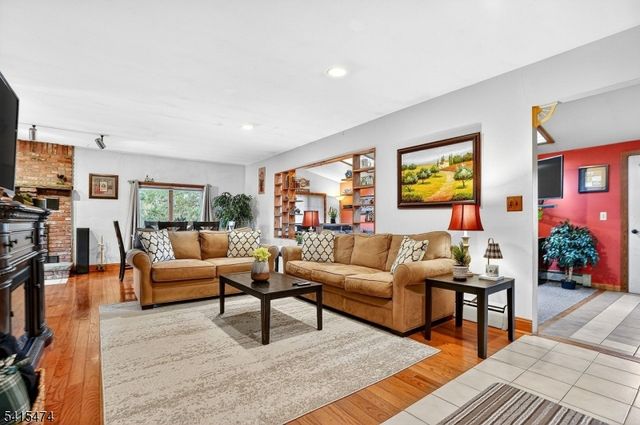 21 Ulster St, West Milford Twp., NJ 07480