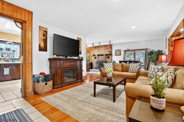 21 Ulster St, West Milford Twp., NJ 07480