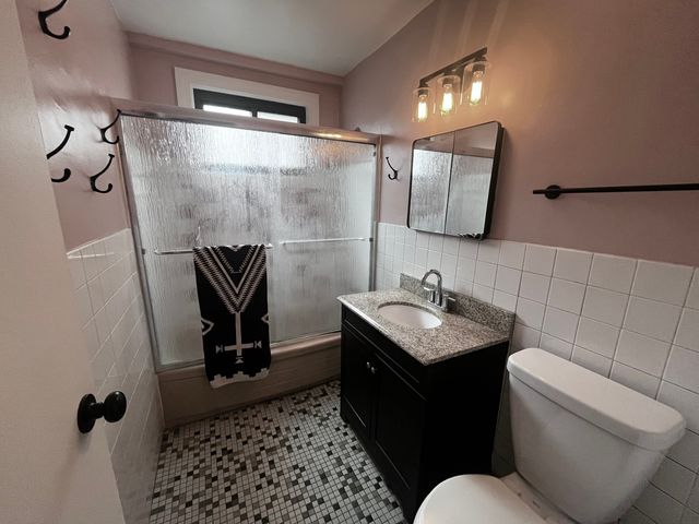 6300 N Sheridan Road 203, Chicago, IL 60660