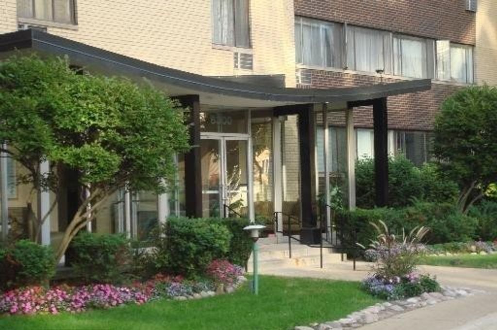 6300 N Sheridan Road 203, Chicago, IL 60660