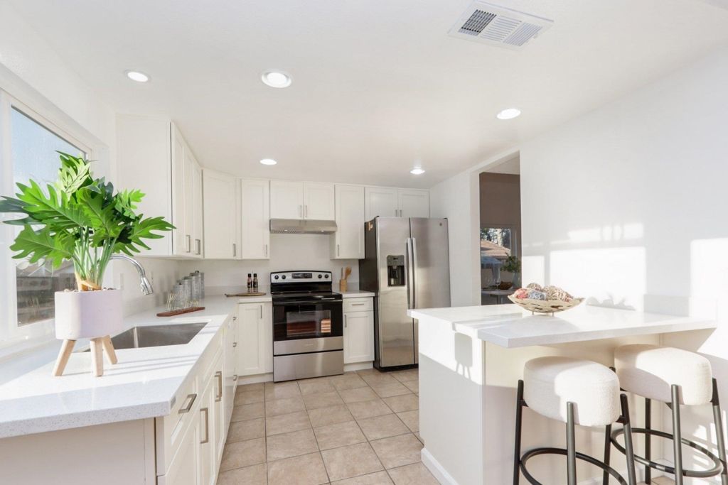 Image 15 of property listing at 803 Ulmeca Pl, Fremont, CA 94539