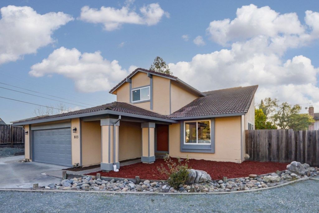 Image 2 of property listing at 803 Ulmeca Pl, Fremont, CA 94539