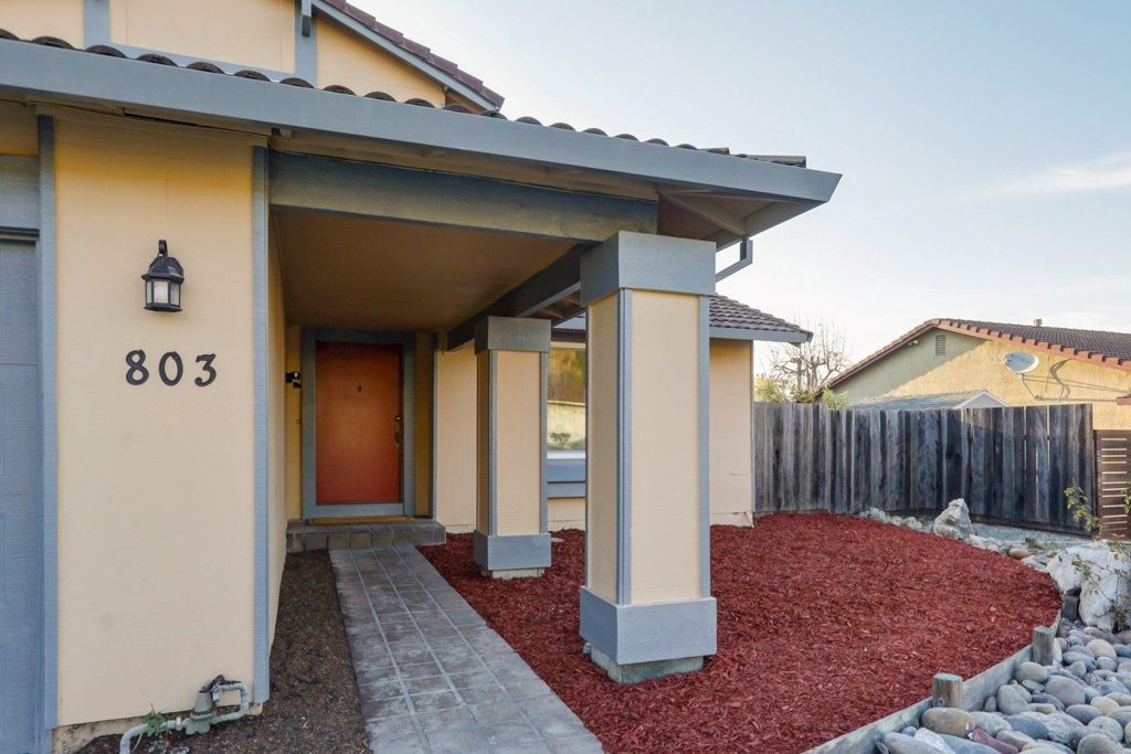 Image 3 of property listing at 803 Ulmeca Pl, Fremont, CA 94539