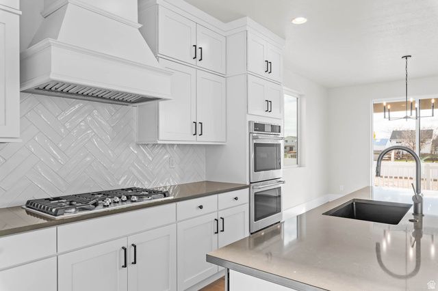 3033 W 2600 N, Clinton, UT 84015