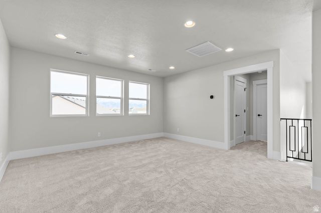 3033 W 2600 N, Clinton, UT 84015