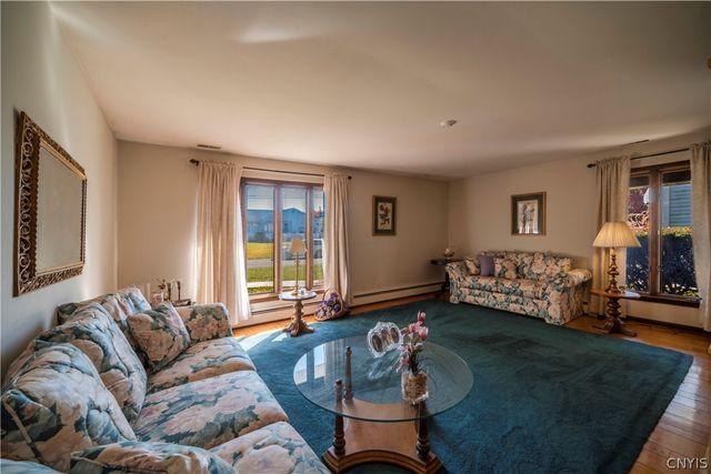 110 Bellshire Lane, Syracuse, NY 13208