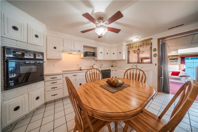 110 Bellshire Lane, Syracuse, NY 13208