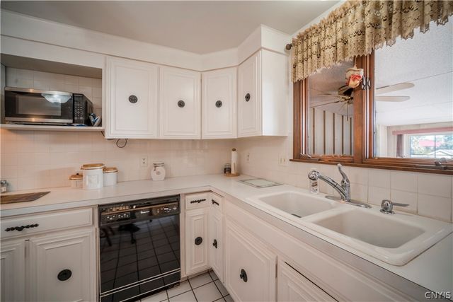 110 Bellshire Lane, Syracuse, NY 13208