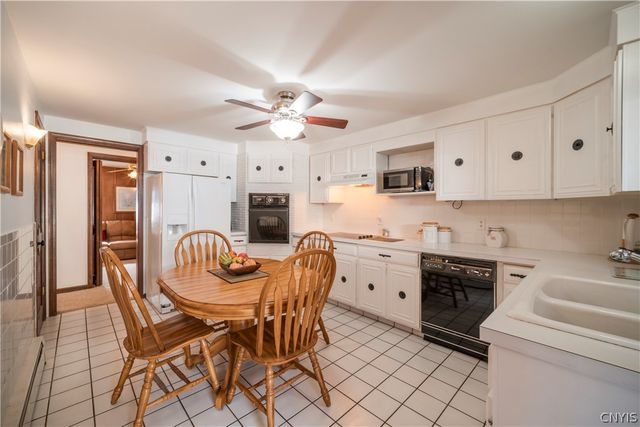 110 Bellshire Lane, Syracuse, NY 13208