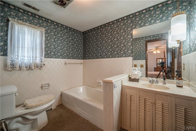 110 Bellshire Lane, Syracuse, NY 13208