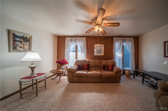 110 Bellshire Lane, Syracuse, NY 13208