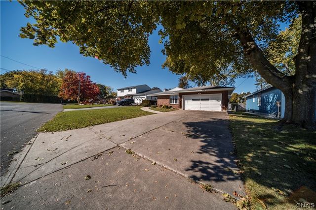 110 Bellshire Lane, Syracuse, NY 13208