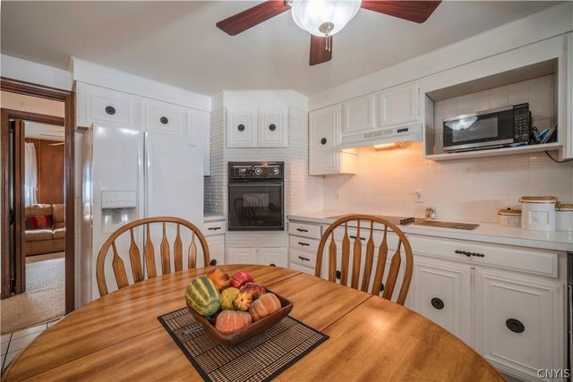 110 Bellshire Lane, Syracuse, NY 13208