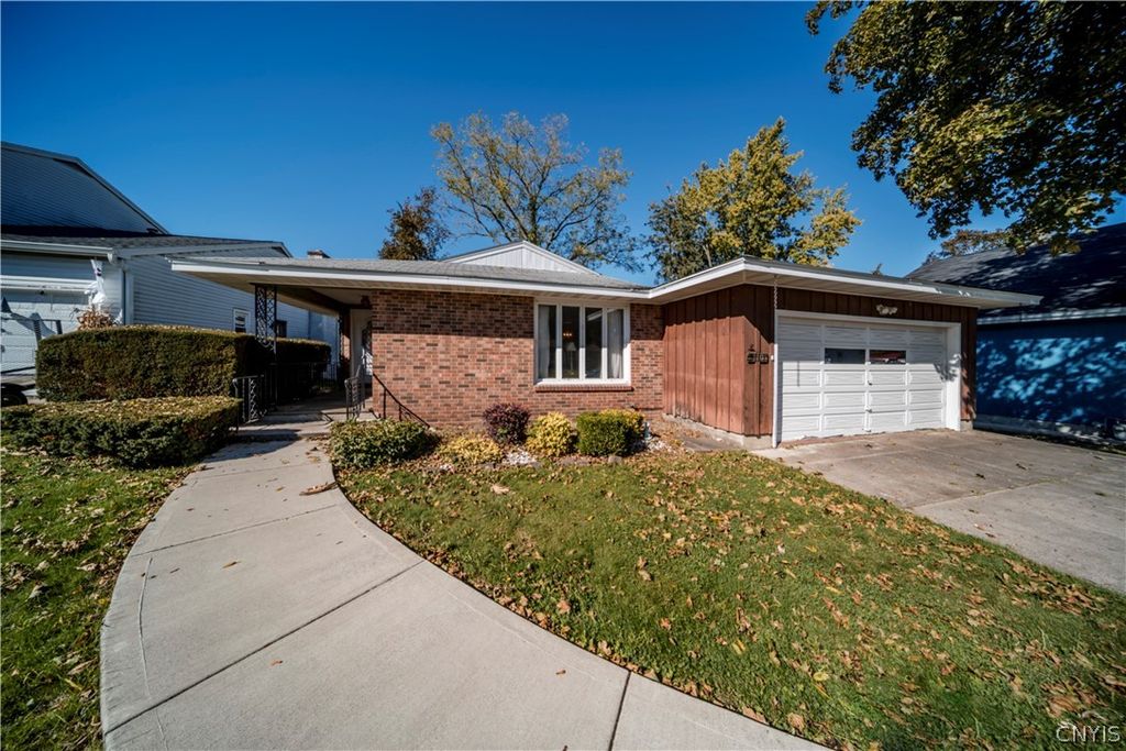 110 Bellshire Lane, Syracuse, NY 13208