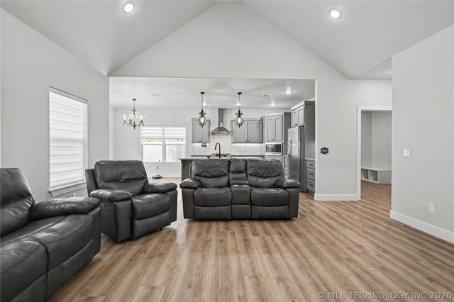 16521 N 573 Road, Tahlequah, OK 74464