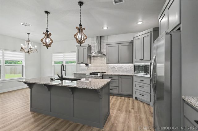 16521 N 573 Road, Tahlequah, OK 74464