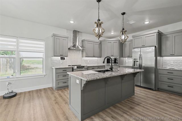 16521 N 573 Road, Tahlequah, OK 74464
