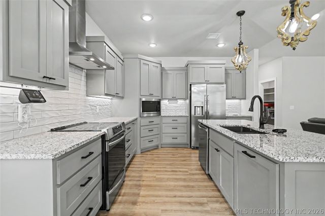 16521 N 573 Road, Tahlequah, OK 74464