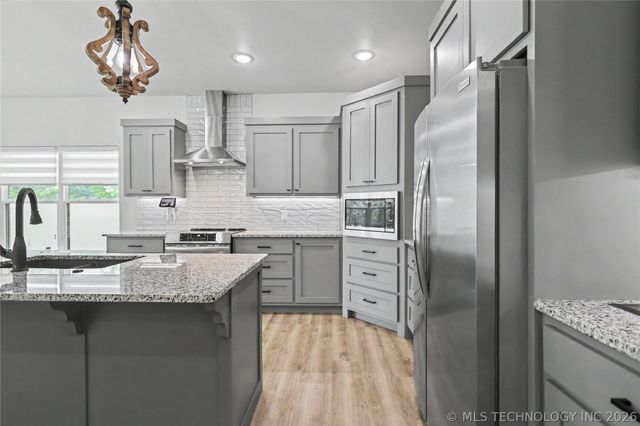 16521 N 573 Road, Tahlequah, OK 74464