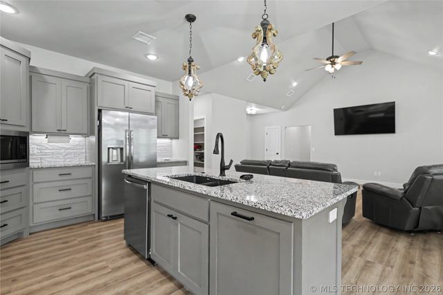 16521 N 573 Road, Tahlequah, OK 74464