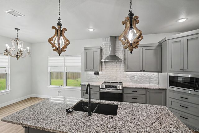 16521 N 573 Road, Tahlequah, OK 74464